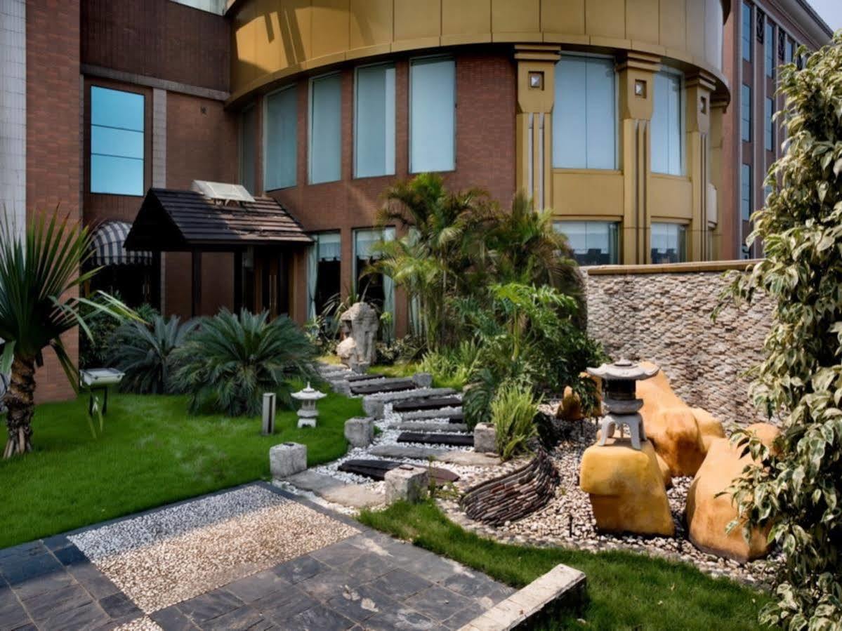 City Hotel Foshan Bagian luar foto