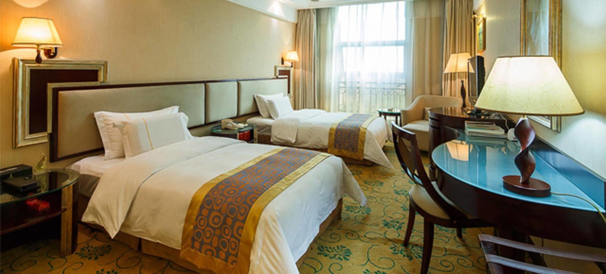 City Hotel Foshan Bagian luar foto